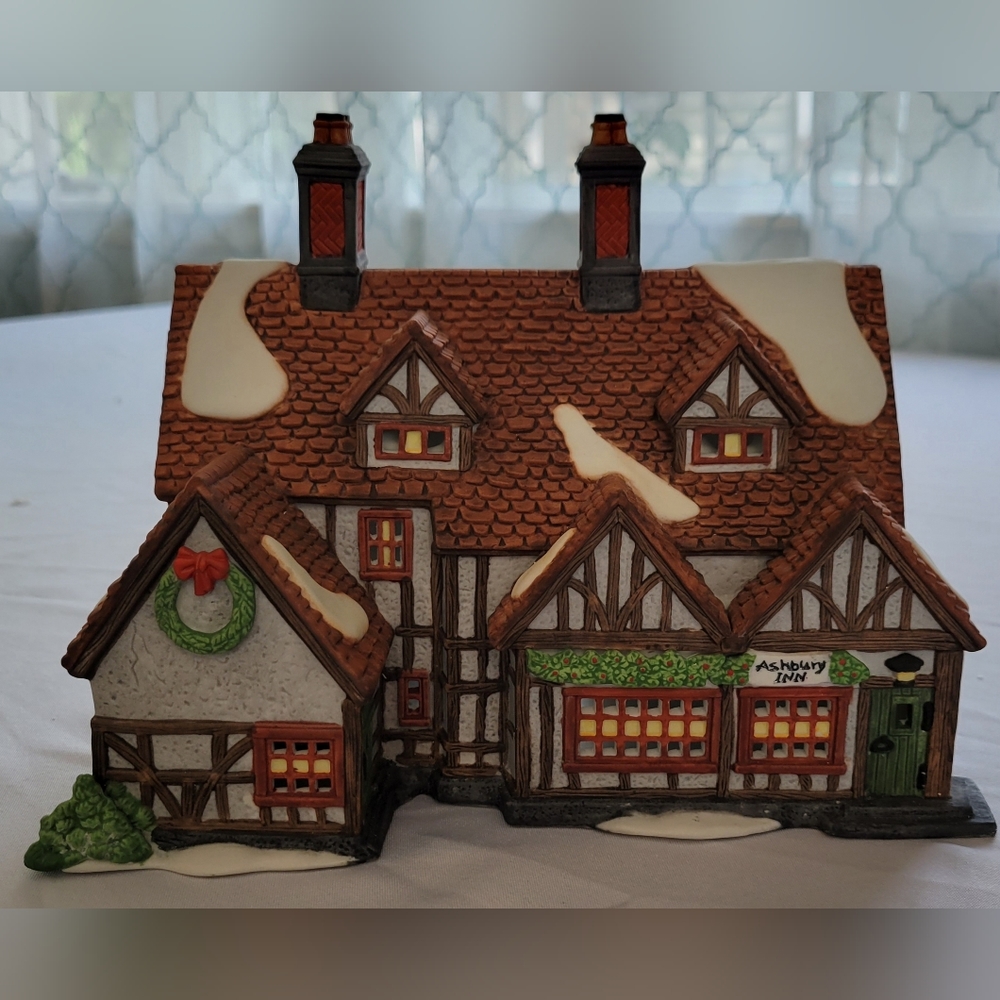 DEPT 56 Lighted Ashbury Inn Heritage Village Collection, Dickens Village